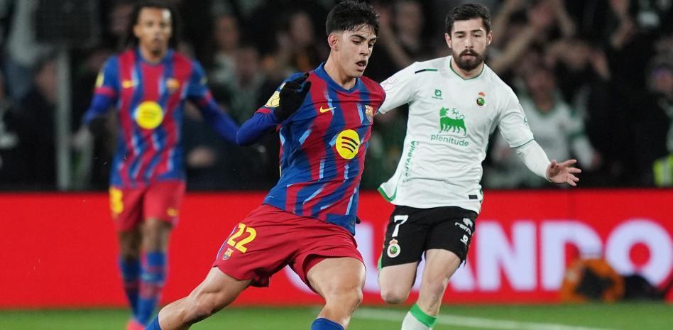 世体：卡萨多和贝尔纳尔愿意替补，他们对巴萨来说至关重要